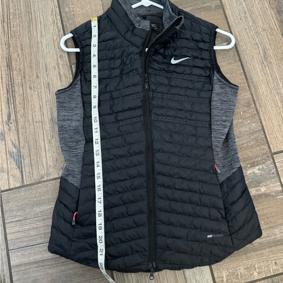 Nike Women's AeroLoft Golf Vest size small in black - Picture 8 of 9